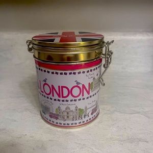 Beautiful little storage tin from England